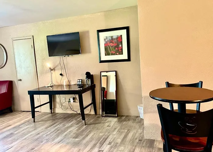 Hotel Of By O Carbondale